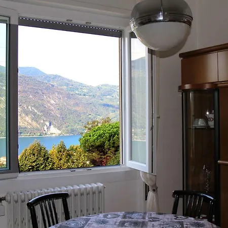 Como Lake Beautiful View *